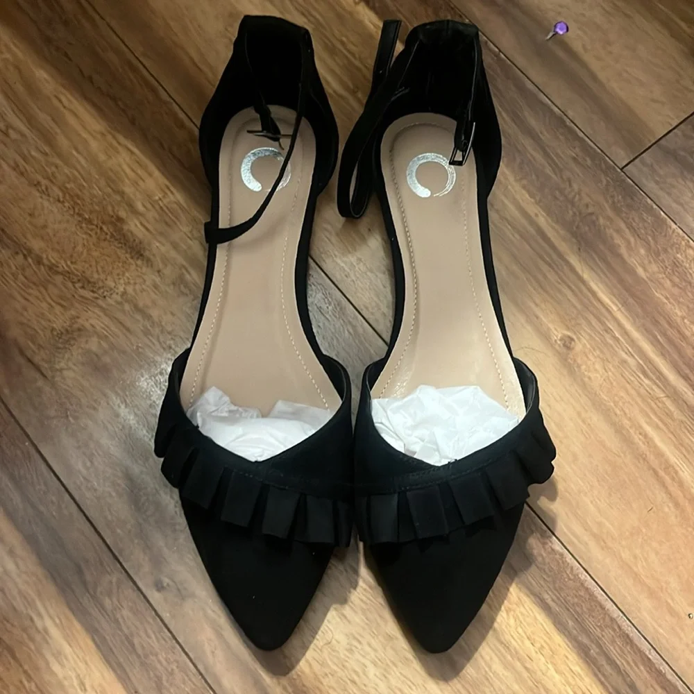 New Ruffle Flats - Picture 4 of 4